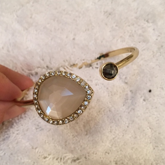 Jewelry - 2/$25⭐️ Pink & Pavé Gold Cuff Crystal Dot Bracelet